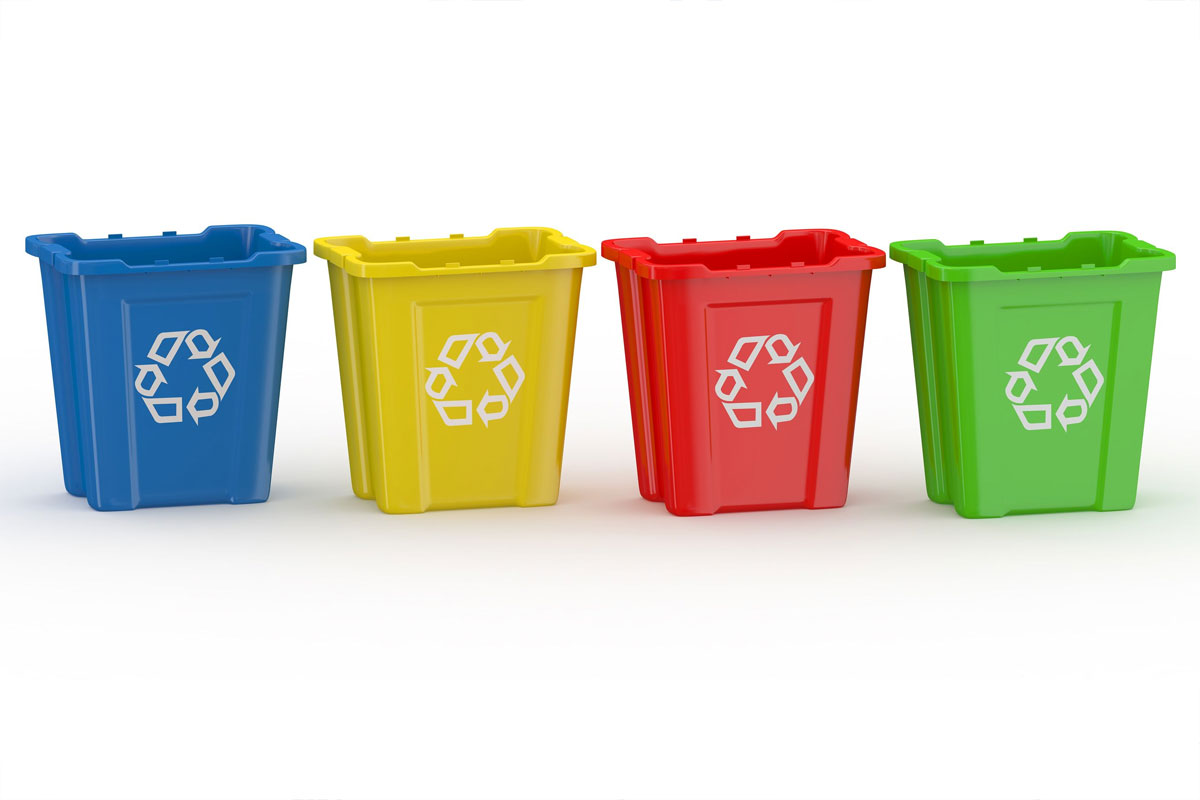 bidoni per la raccolta differenziata di vari colori